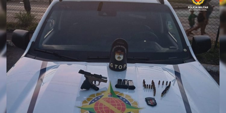 Motorista de aplicativo ameaça passageira com arma e é preso no DF