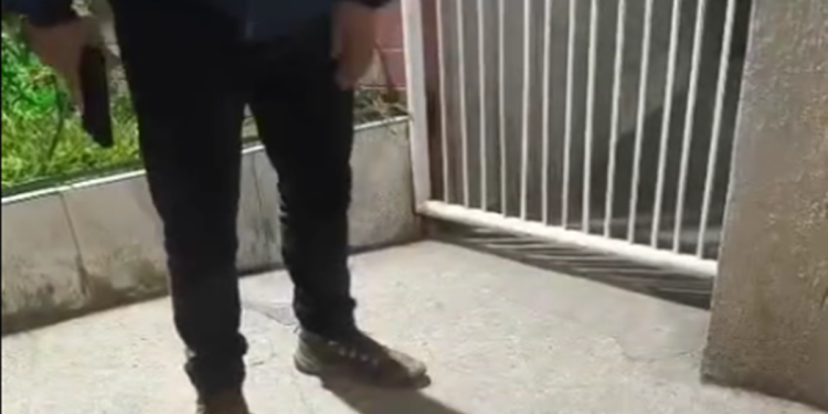 Porteiro saca arma para entregador de bebidas no RJ