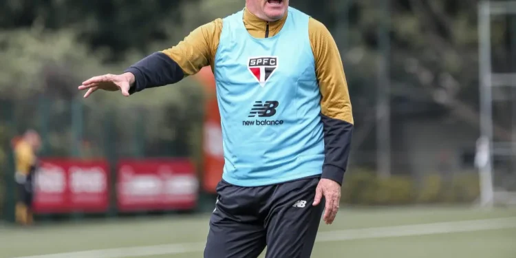 Dorival trabalha fundamentos técnicos em quarto dia de intertemporada do São Paulo