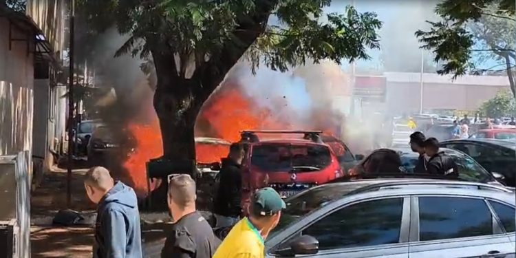 Imagens impressionantes flagram destruição de carros em incêndio no DF. Veja vídeo