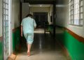 Menina autista terá novo lar após 1 ano morando em hospital no Entorno