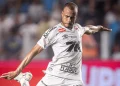 Torcedores elegem lateral como maior decepção do Santos no primeiro semestre