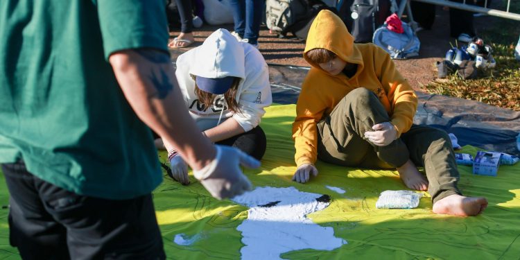 Corpus Christi: fiéis montam tapete de 125 metros na Esplanada