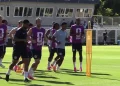 Inglaterra é recebida por torcedores em seu primeiro treino no Kansas
