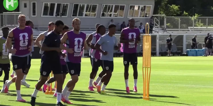 Inglaterra é recebida por torcedores em seu primeiro treino no Kansas