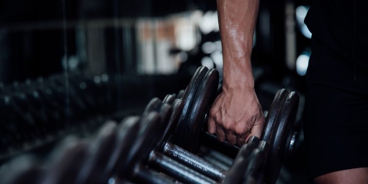 Quer viver mais? Estudo aponta qual o tempo ideal de musculação
