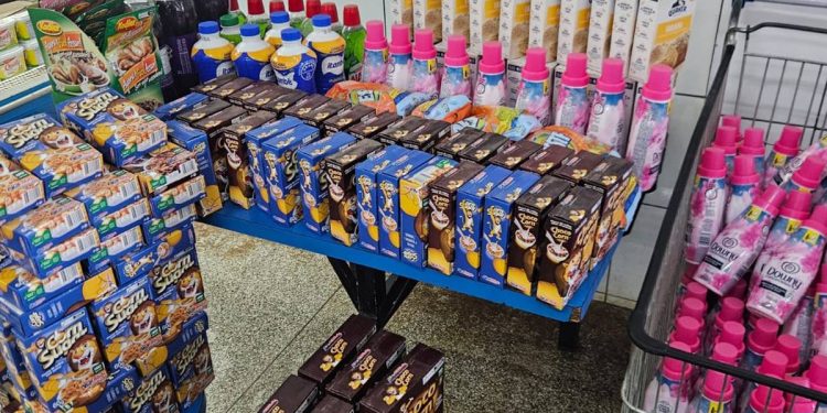 Mais de 600 produtos vencidos são apreendidos em mercados de Alexânia