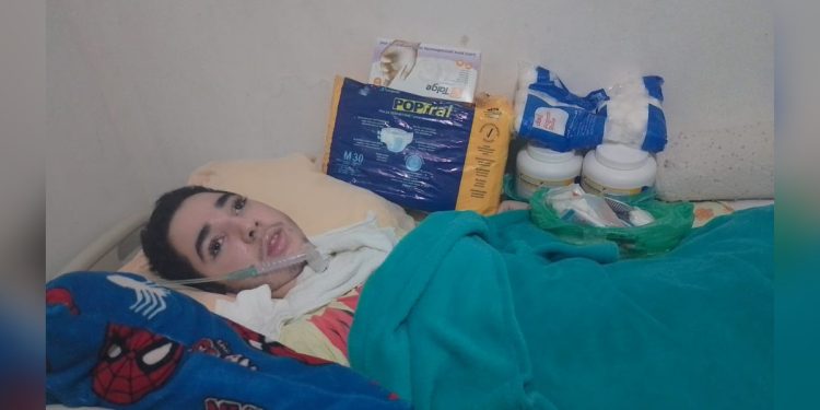Garoto vive em estado vegetativo há 7 anos após levar choque na rua