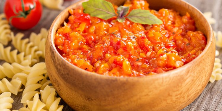 Saiba por que incluir refogado de alho, cebola e tomate no dia a dia