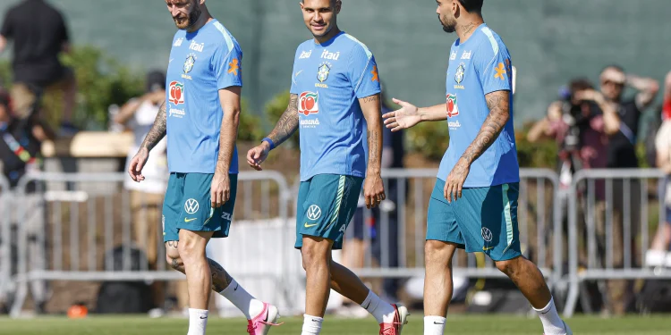 Veja fotos do treinamento da Seleção Brasileira desta segunda-feira