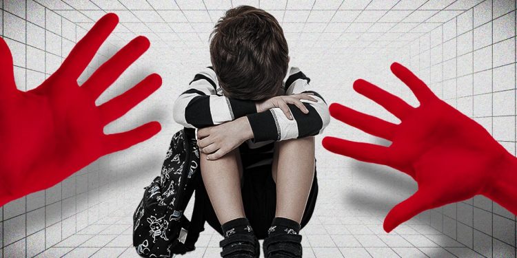 Família de menino agredido por porteiro rebate: “Nada justifica”