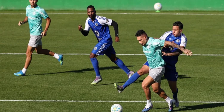 Paulinho marca dois gols em jogo-treino e anima Palmeiras para o segundo semestre
