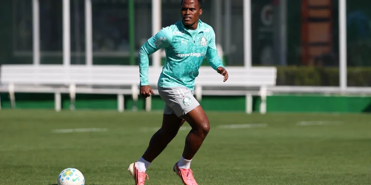 Arias se reapresenta, e Palmeiras segue preparação para jogo com Coritiba