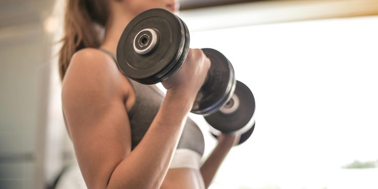 Musculação ajuda o fígado a reverter danos causados pela obesidade
