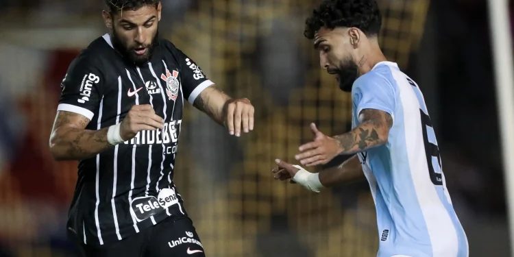 Corinthians volta a jogar em Cascavel após dois anos; relembre