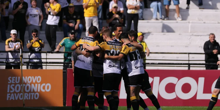 Criciúma x Vila Nova: veja prováveis escalações e onde assistir ao duelo pela Série B