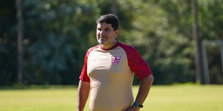 CRB demite técnico Eduardo Barroca após goleada para o Londrina