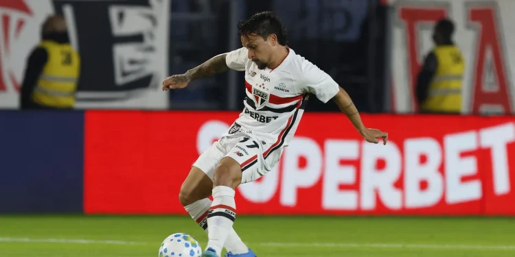 Atuações do São Paulo: Marcos Antônio e Artur se destacam, mas defesa desmorona em virada
