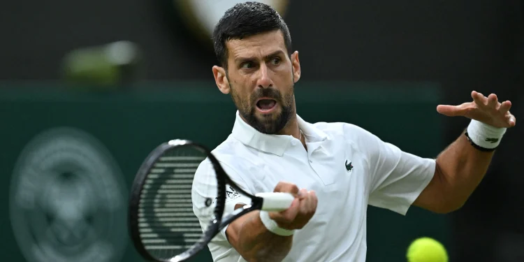 Djokovic bate Tsitsipas e vai à terceira rodada de Wimbledon