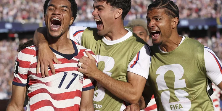 Estados Unidos vencem Bósnia com um a menos e pegam a Bélgica nas oitavas