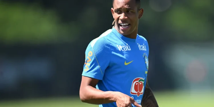 Palmeiras aguarda resposta do Botafogo por oferta a Danilo e envolve zagueiro na negociação