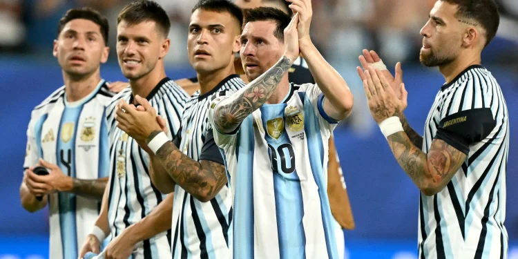 Argentina e Colômbia tentam garantir presença sul-americana nas quartas de final da Copa