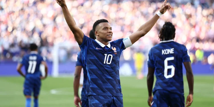 ‘Também sabemos jogar o futebol sujo’, comemora Mbappé, após vitória sobre o Paraguai