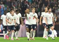 Inglaterra se segura com um a menos, derruba o México no Azteca e vai às quartas da Copa