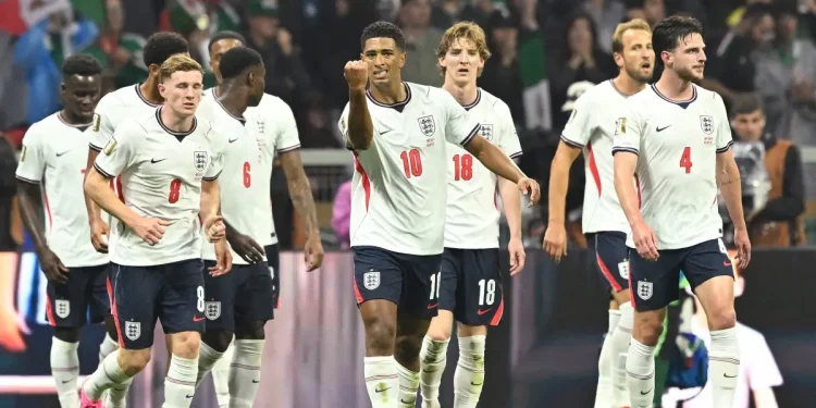 Inglaterra se segura com um a menos, derruba o México no Azteca e vai às quartas da Copa
