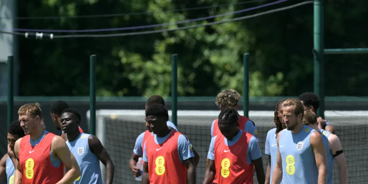 Rice, Guéhi e Reece James não participam do treino da Inglaterra a 3 dias do jogo contra a Noruega