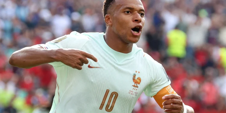 Após classificação, Mbappé afasta susto de lesão e projeta semifinal da Copa