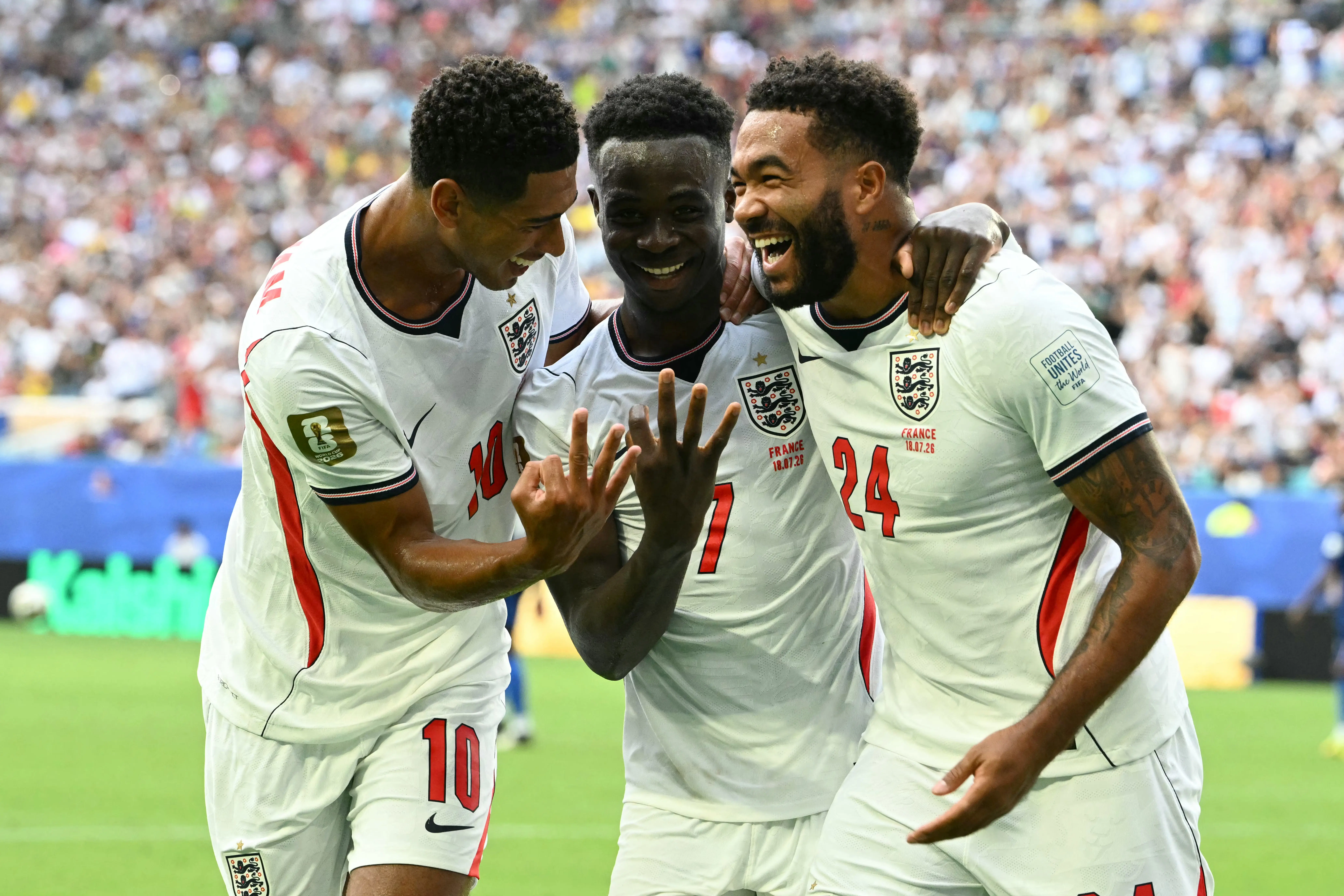 Saka revela pedido de Bellingham antes de completar hat-trick pela Inglaterra: “Vá pegar o seu”