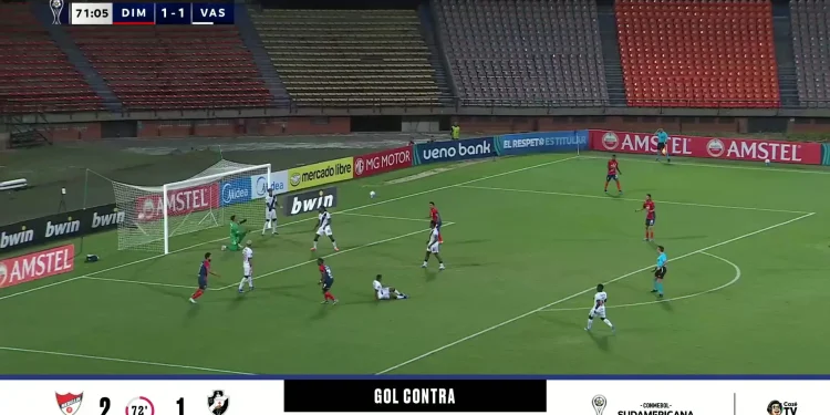 Bola desvia em Carlos Cuesta, e Independiente Medellín volta a ficar à frente contra o Vasco; veja
