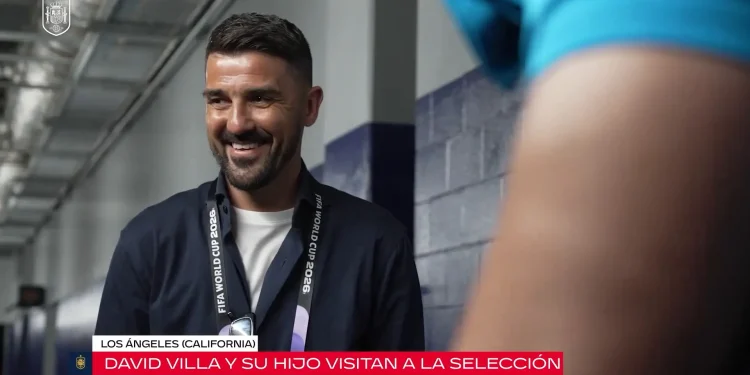Ídolo da Espanha, David Villa visita a seleção
