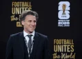 Diego Forlán assume a seleção uruguaia após fracasso na Copa do Mundo