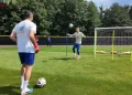 Goleiros da França treinam forte antes de Dallas