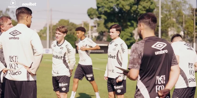 Santos treina antes de novo jogo-treino no CT Rei Pelé
