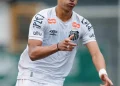 Em jogo com duas expulsões, Santos vence Vasco e larga em vantagem na semi do Brasileirão sub-20