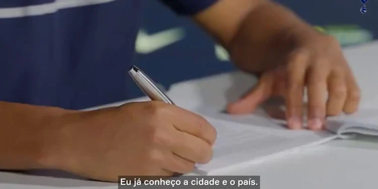 Primeira entrevista: Mateus Fernandes fala sobre a chegada ao Tottenham