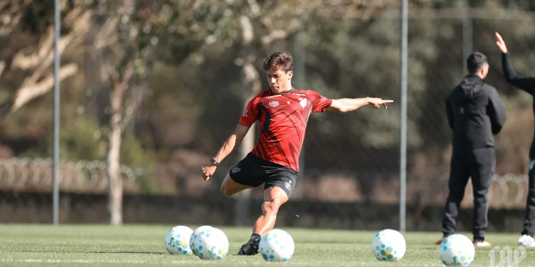 Athletico-PR segue preparação e realiza treino em dois períodos