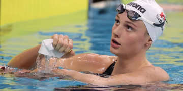 Canadense Summer McIntosh bate o recorde mundial mais antigo da natação feminina