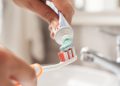 Pasta de dentes clareadora tem efeito limitado no branqueamento