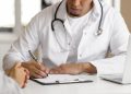 Saúde do DF lança edital para contratar 320 médicos temporários