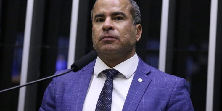 Campeão de gastos com gasolina, Fred Linhares encheu tanque 3x no mesmo dia