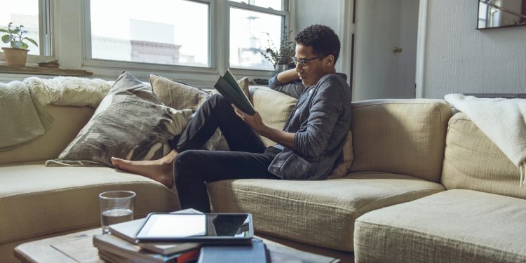 Livro físico ou digital? Objetivo define como cérebro reage ao formato