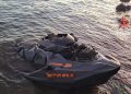 Bêbado em jet ski bate em lancha da PM, e mulher fica ferida