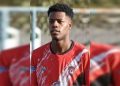 Jogador de futebol amador morre ao cair de moto em acidente na GO-070