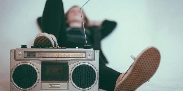 Mascar chiclete pode ajudar a tirar música grudenta da cabeça