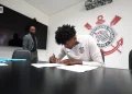 Há 2 anos, Hugo Souza era anunciado como reforço do Corinthians; relembre sua chegada