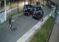 Homem é preso por atirar pedra e quebrar vidro de viatura em delegacia